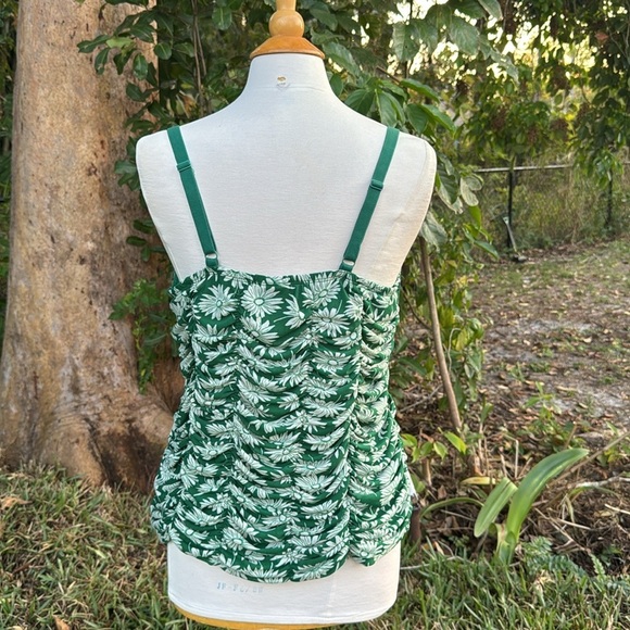 Torrid Stretch Mesh Cropped Shirred Cami Top Green, size 2 (18/20) - Picture 7 of 8